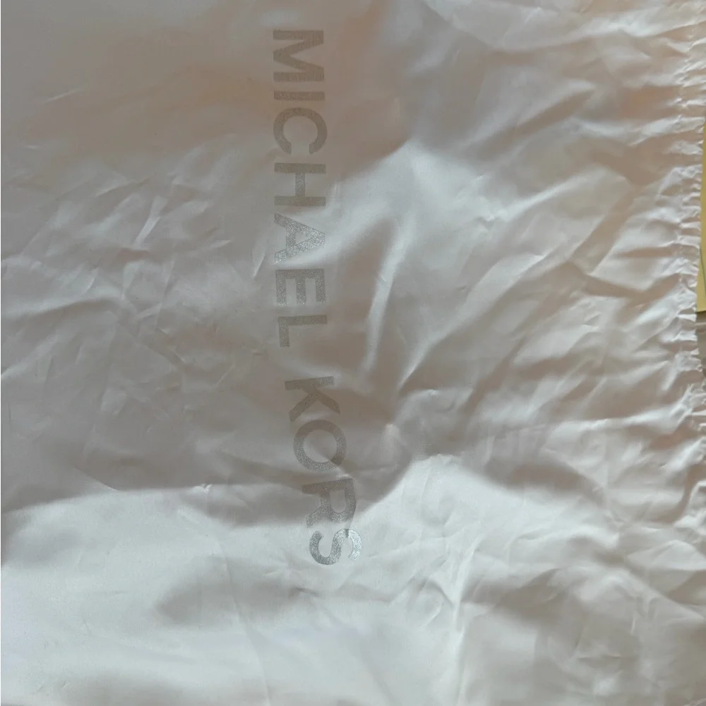Michael Kors Jet Set Tote Bag - Picture 8 of 8